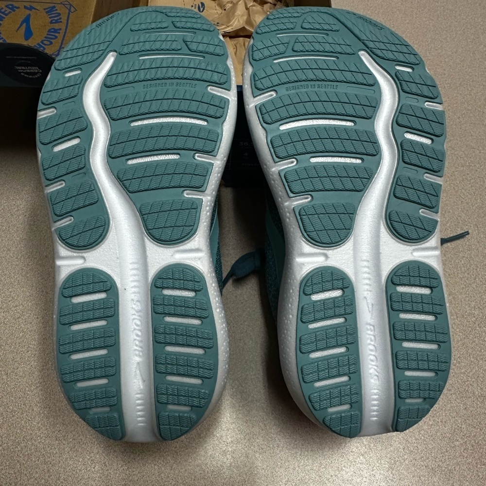 Brooks Women's Ghost Max 2 Neutral Running & Walking Shoes, Size 6 - Picture 10 of 11